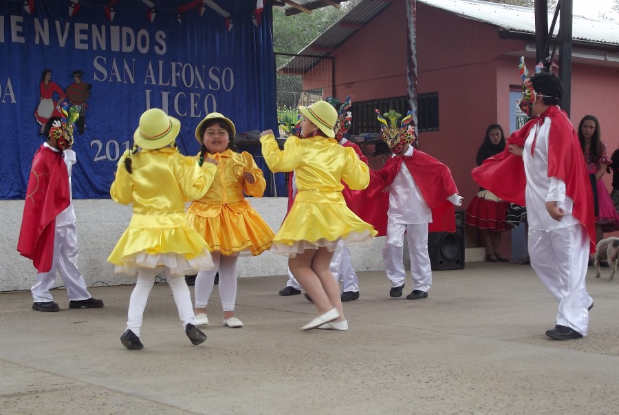 Con gran convocatoria se efectuó encuentro de baile folclórico escolar ...